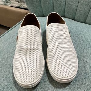 Women’s white Olukai Pehua slip on shoes